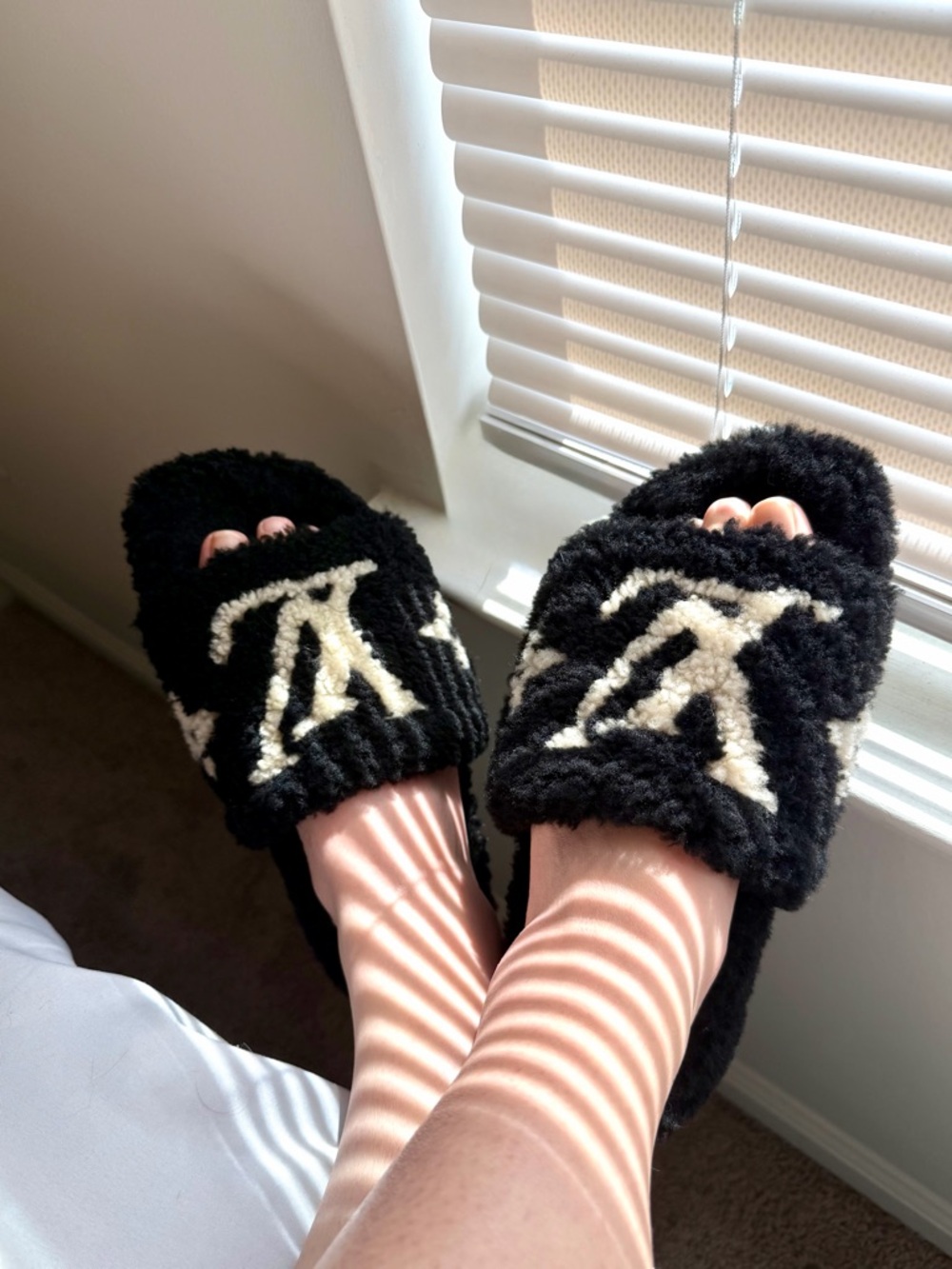 Louis Vuitton Shearling Monogram Giant Paseo Flat Comfort Mule Sandals 39